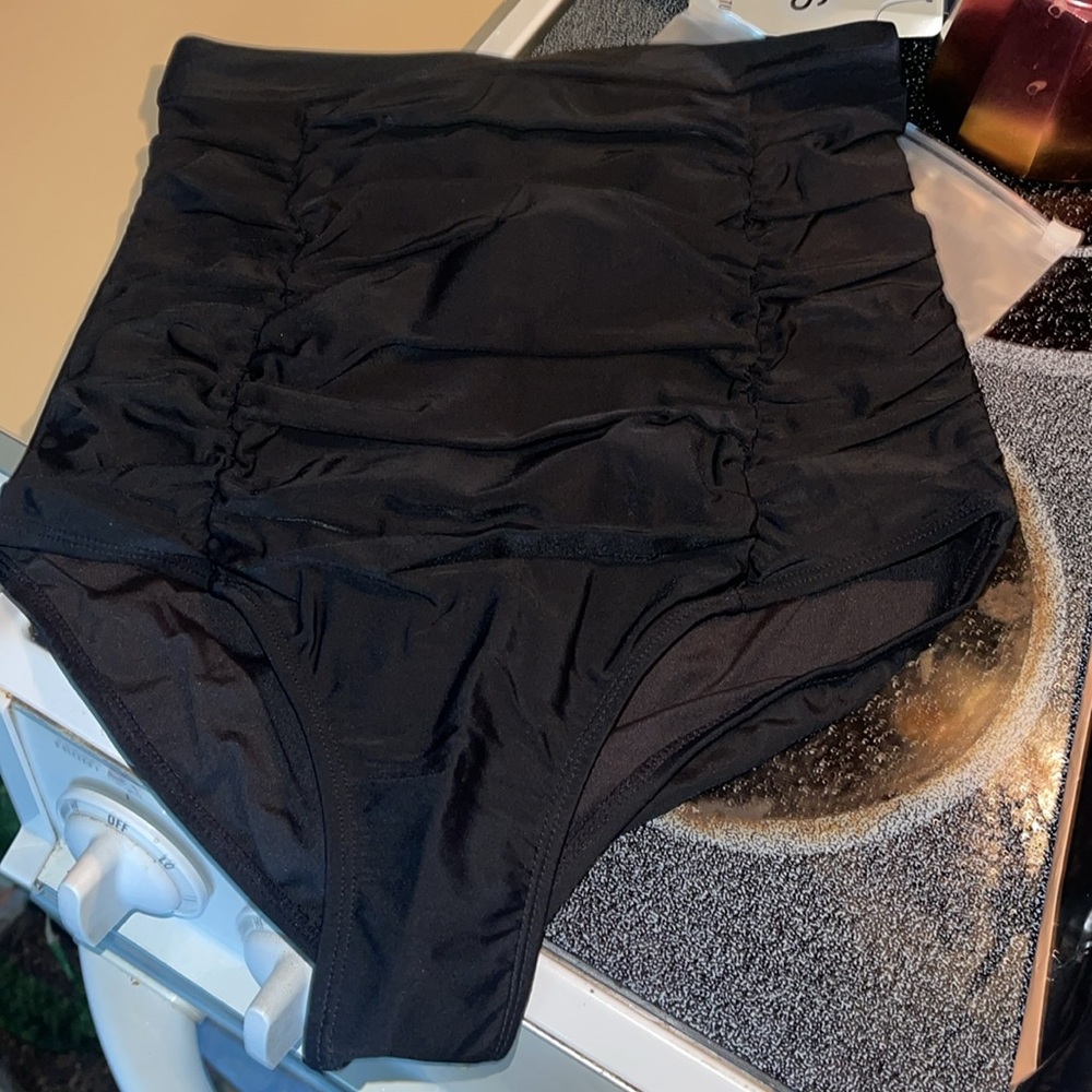 NWT shapermint size small